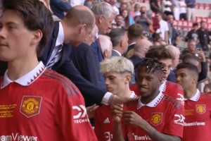  罗斯托克主场气势如虹，球迷山呼海啸震撼客队