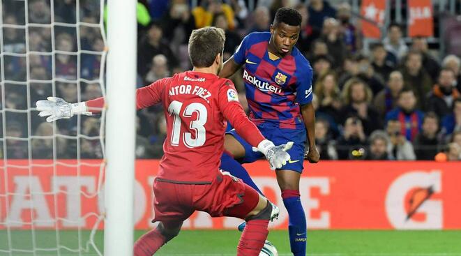  穆科科梅开二度刷新最年轻进球纪录  